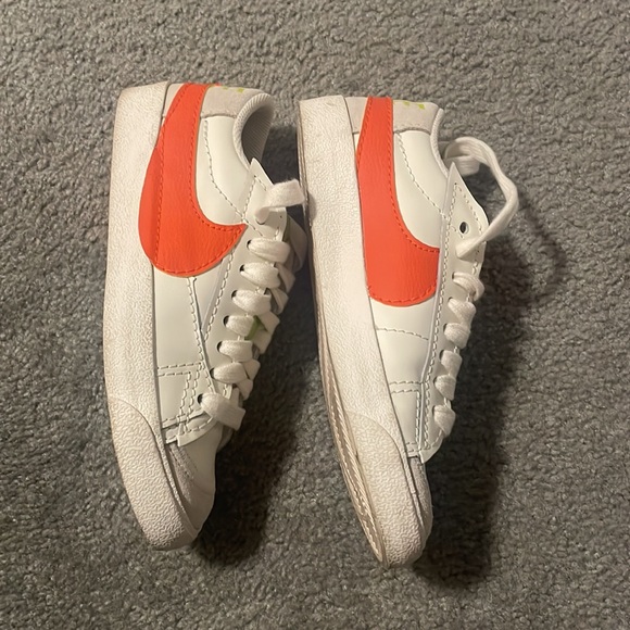 Low cut Nike blazer sneakers size 8 - Picture 5 of 7